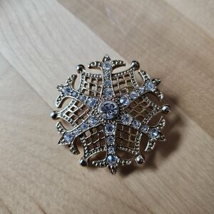 Vintage Signed Monet Snowflake Sparkly Crystal Rhinestone Brooch Gold Tone